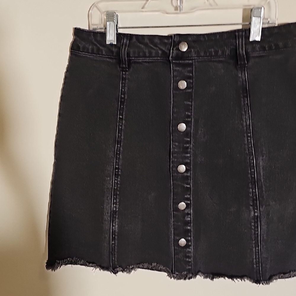 Black Denim Snap-Up Mini Skirt. Size Meduim. By Miami. Raw Hem